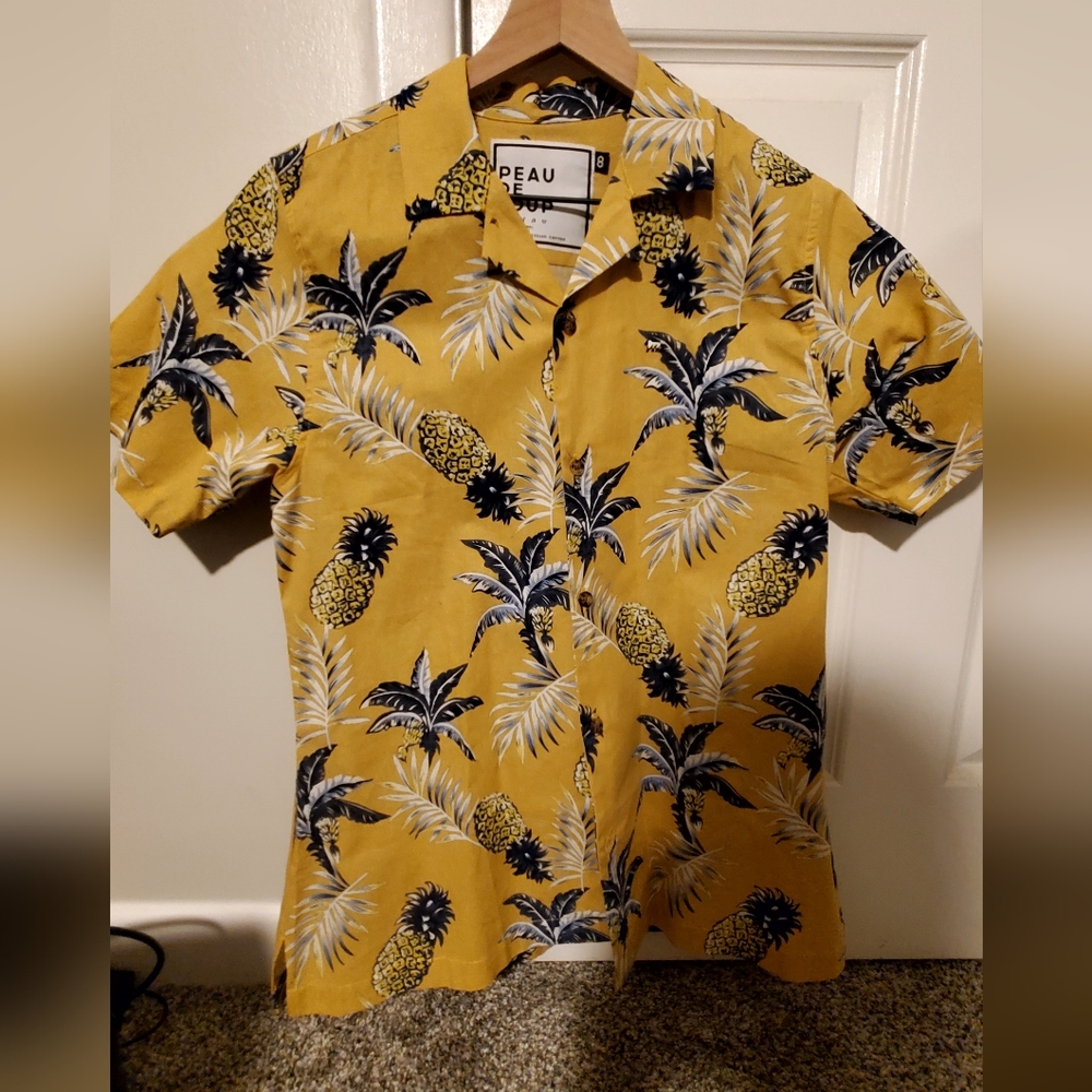 Peau De Loup, short sleeve button up, 8